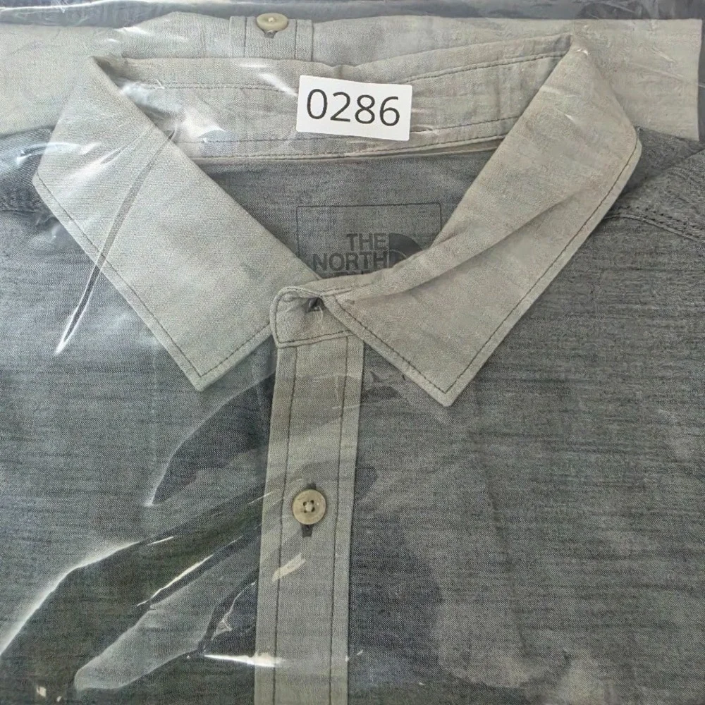 The North Face Color Block Mens Short Sleeve Button Down Shirt Gray Size Medium